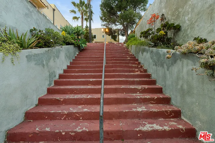 811 Kodak Drive, Los Angeles, California 90026