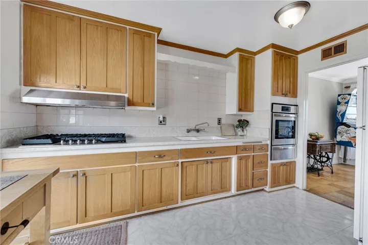 22249 Runnymede Street, Canoga Park, California 91303
