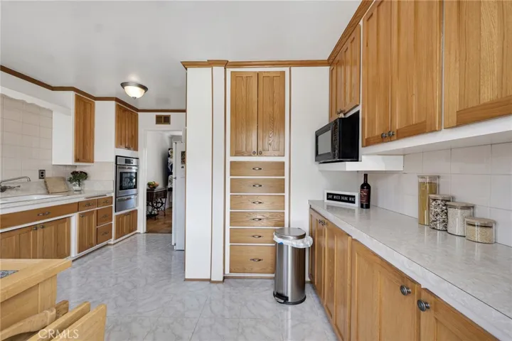 22249 Runnymede Street, Canoga Park, California 91303