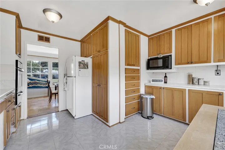 22249 Runnymede Street, Canoga Park, California 91303