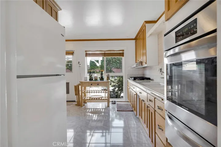 22249 Runnymede Street, Canoga Park, California 91303