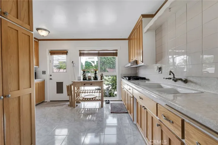 22249 Runnymede Street, Canoga Park, California 91303