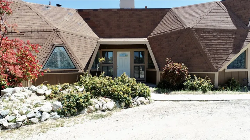 9921 Monte Vista Road, Phelan, California 92371