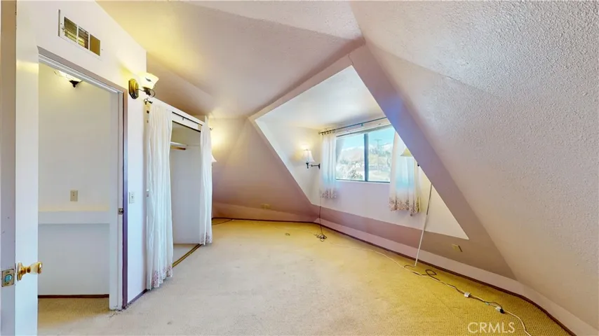 9921 Monte Vista Road, Phelan, California 92371