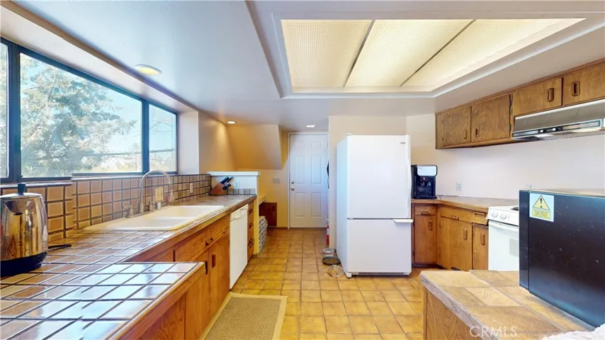 9921 Monte Vista Road, Phelan, California 92371