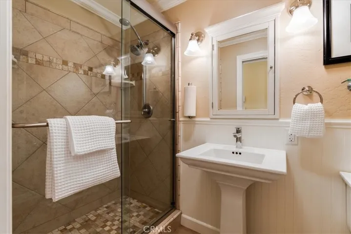 1/2 bathroom