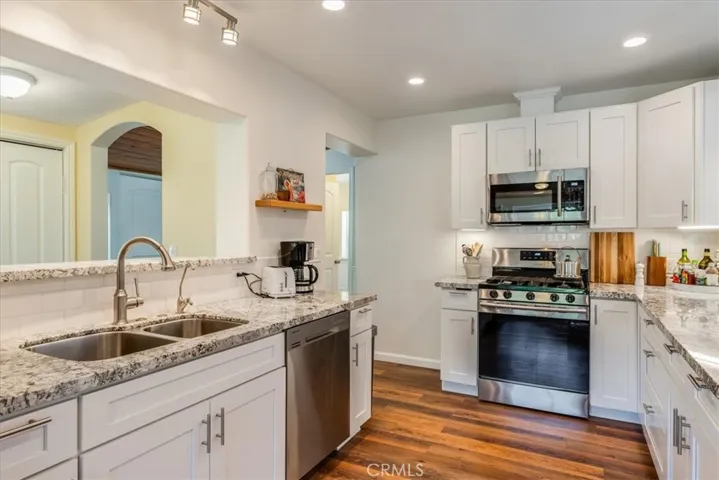 1st Guest Home Kitchen