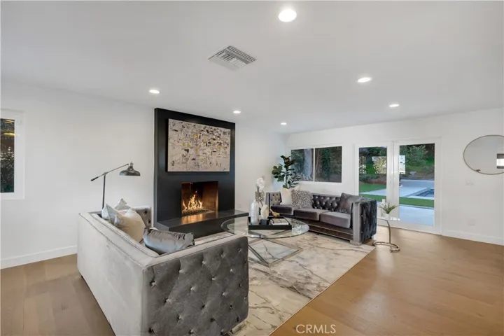 6019 Maury Avenue, Woodland Hills, California 91367
