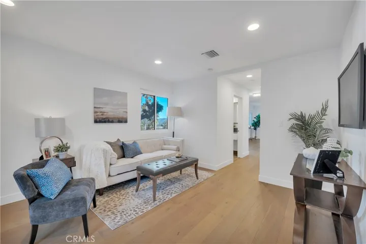 6019 Maury Avenue, Woodland Hills, California 91367