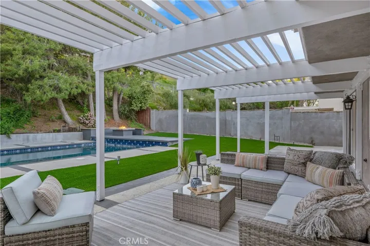 6019 Maury Avenue, Woodland Hills, California 91367