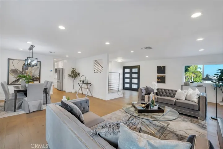 6019 Maury Avenue, Woodland Hills, California 91367