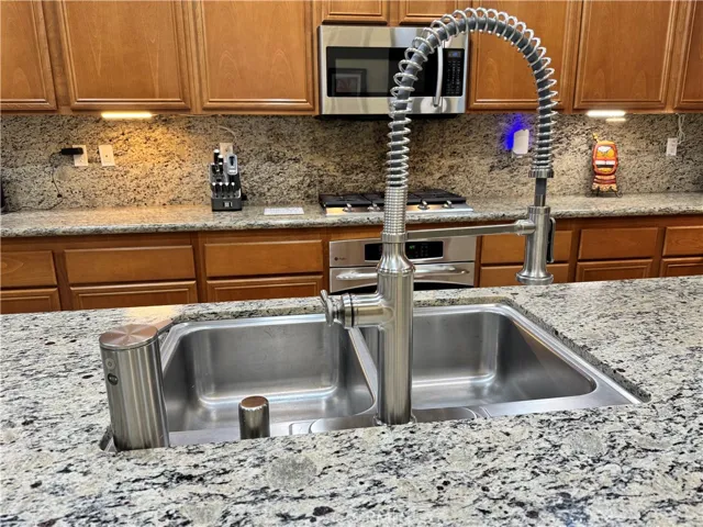 8969 Seal Beach Drive, Hesperia, California 92344