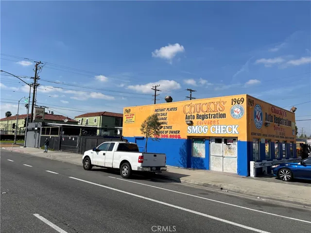 BUILDING;CURRENT USE IS "CHUCKY'S AUTO REGISTRATION"
