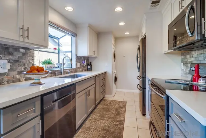 3692 Avocado Village Ct 6, La Mesa, California 91941