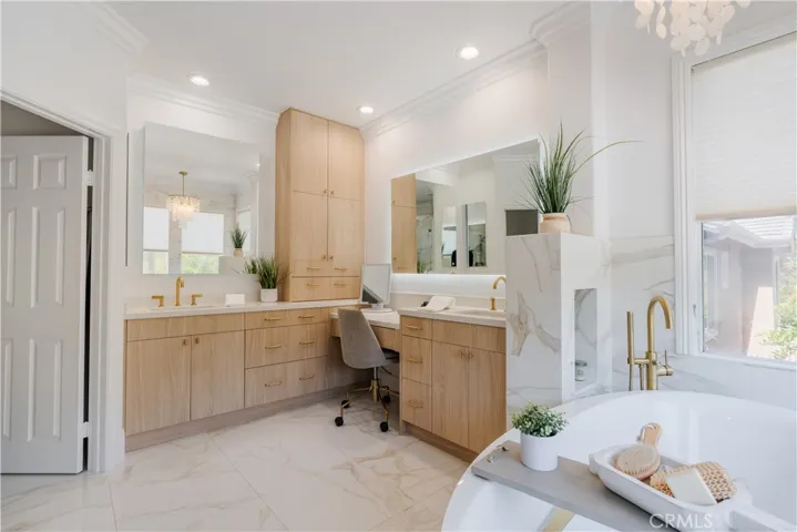 Dual sinks with a vanity