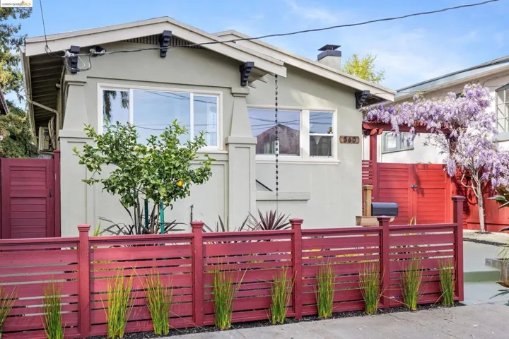 560 44th St, Oakland, California 94609