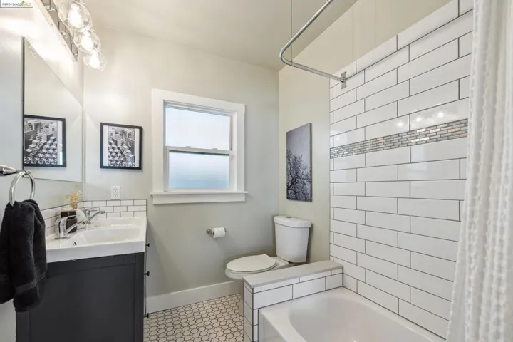 560 44th St, Oakland, California 94609