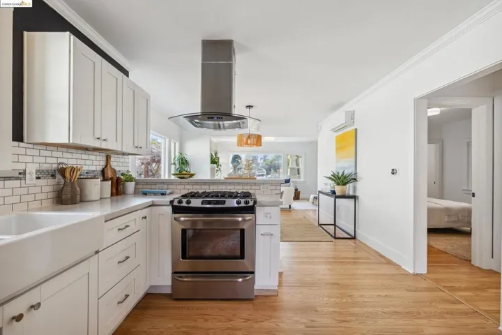 560 44th St, Oakland, California 94609