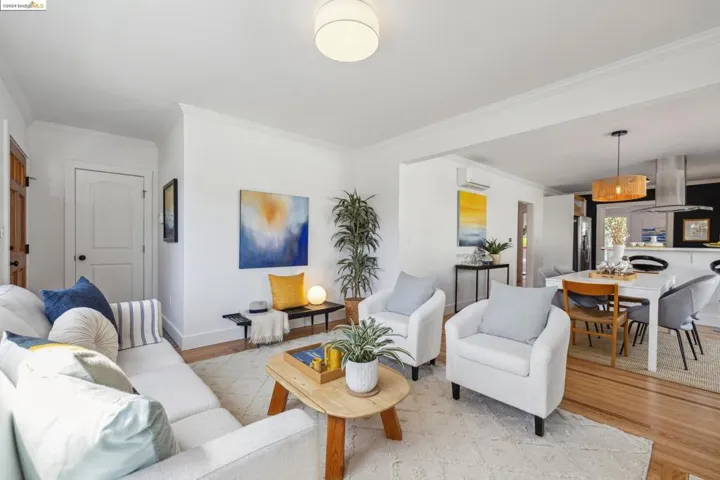 560 44th St, Oakland, California 94609