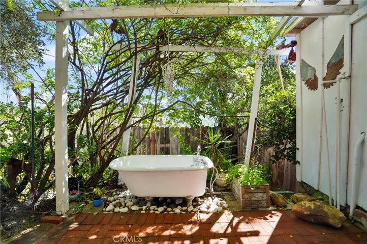 Second outdoor tub