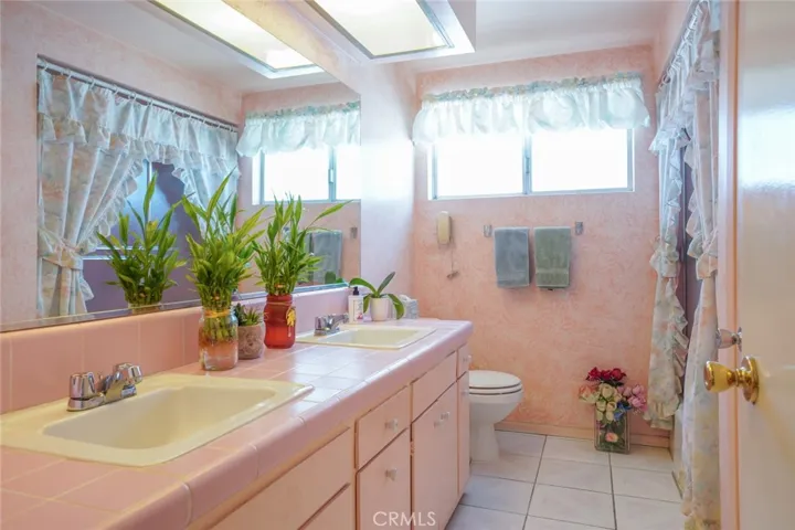 12765 Elkwood Street, North Hollywood, California 91605