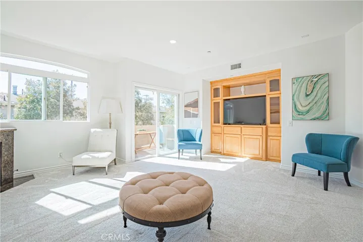 320 E Imperial Avenue 2, El Segundo, California 90245