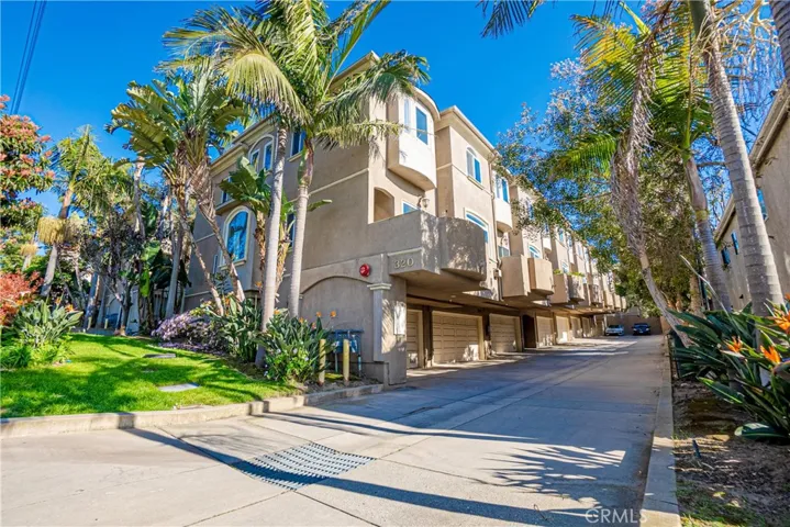 320 E Imperial Avenue 2, El Segundo, California 90245