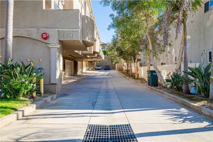 320 E Imperial Avenue 2, El Segundo, California 90245