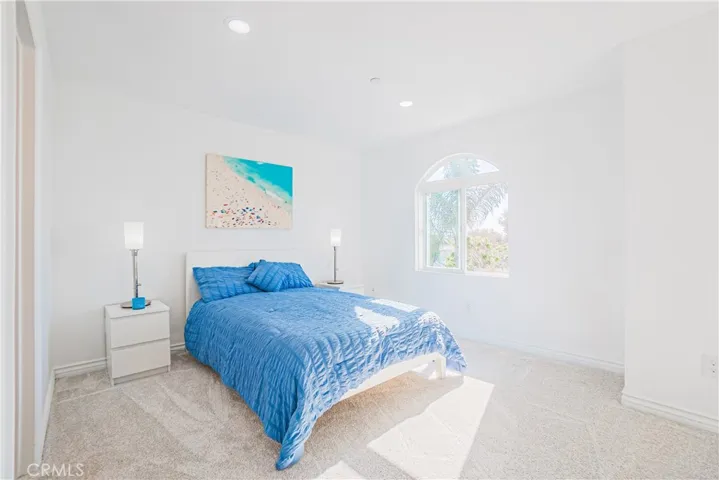 320 E Imperial Avenue 2, El Segundo, California 90245