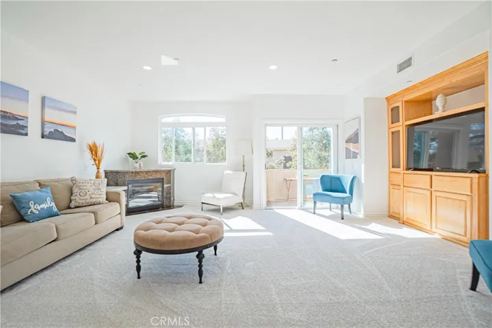 320 E Imperial Avenue 2, El Segundo, California 90245