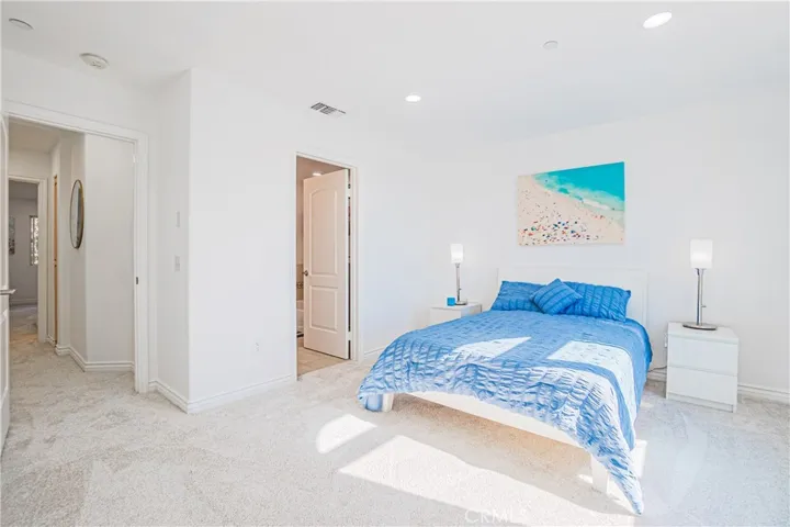 320 E Imperial Avenue 2, El Segundo, California 90245