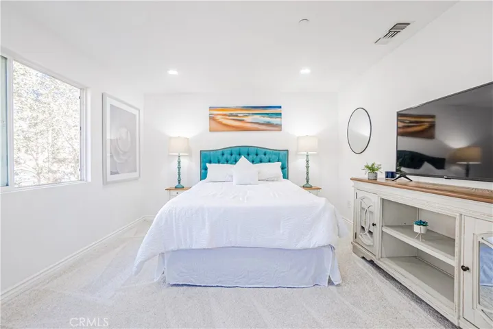 320 E Imperial Avenue 2, El Segundo, California 90245