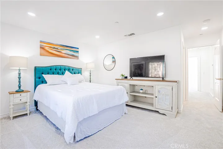 320 E Imperial Avenue 2, El Segundo, California 90245