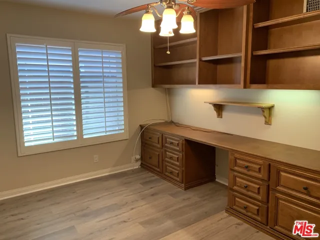room 2 incl custom built in desk