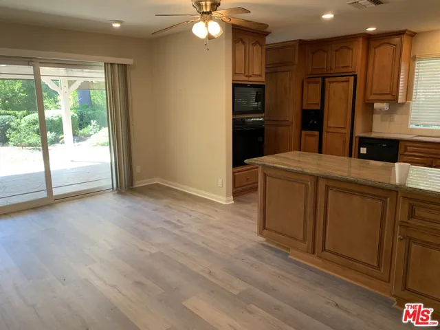 access to backyard from kitchen