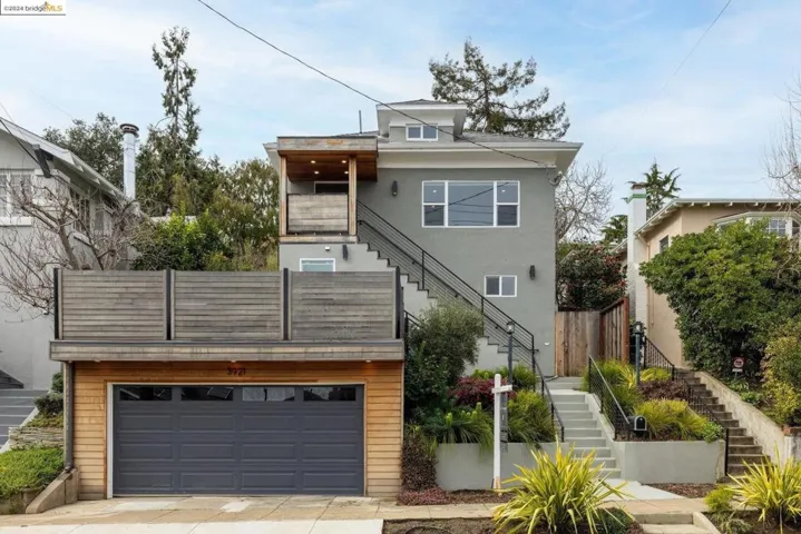 3921 La Cresta, Oakland, California 94602