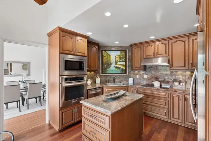 2816 Porto Rosa Way, San Carlos, California 94070