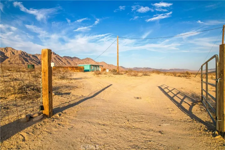 3975 Amboy Road, 29 Palms, California 92277