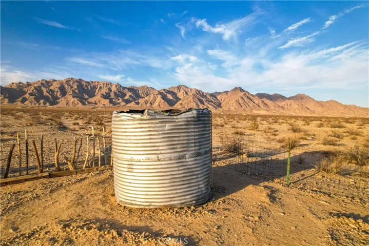 3975 Amboy Road, 29 Palms, California 92277