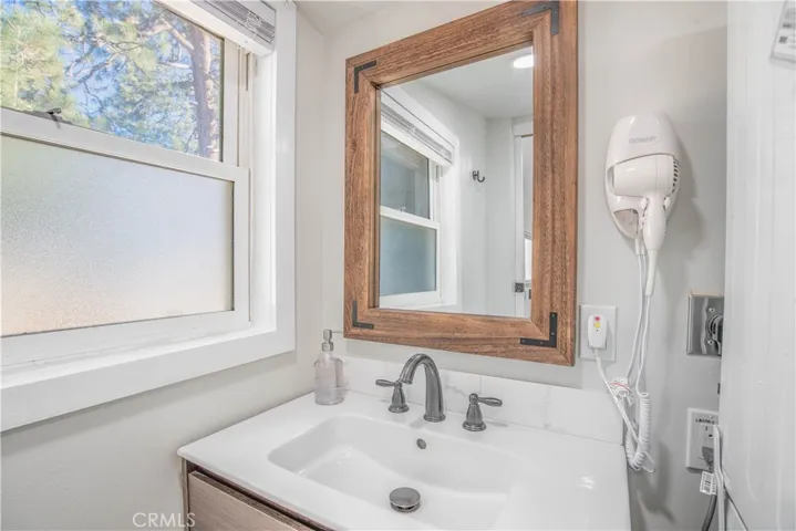 723 Temple Lane, Big Bear Lake, California 92315