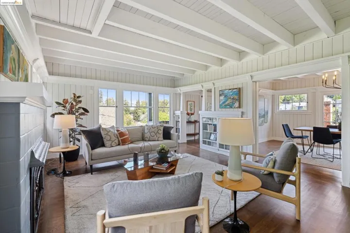 1510 Holman Rd, Oakland, California 94610
