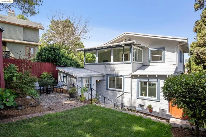 1510 Holman Rd, Oakland, California 94610