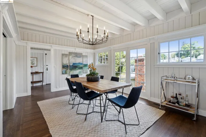 1510 Holman Rd, Oakland, California 94610