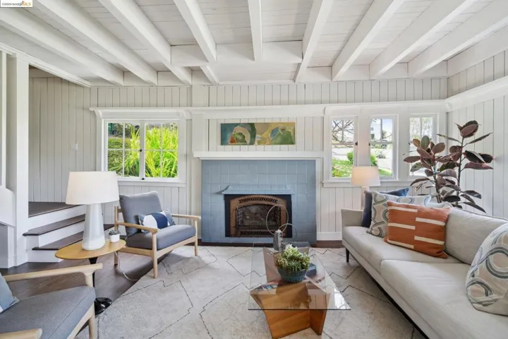 1510 Holman Rd, Oakland, California 94610