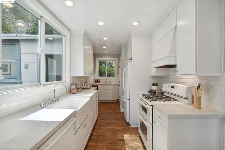 1510 Holman Rd, Oakland, California 94610