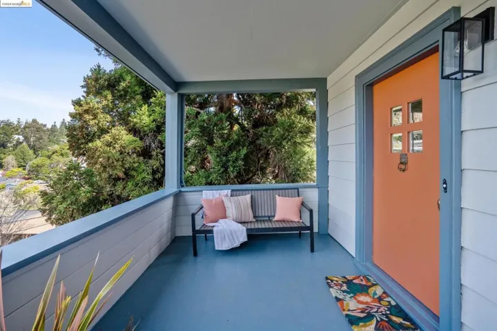 1510 Holman Rd, Oakland, California 94610
