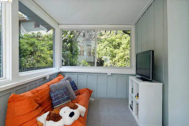 1510 Holman Rd, Oakland, California 94610