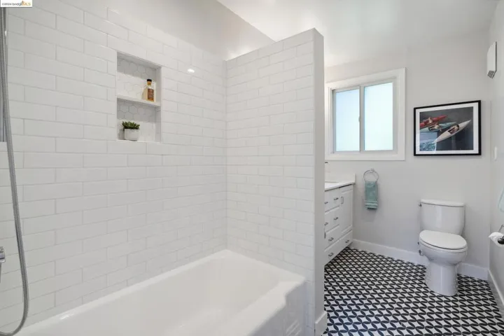 1510 Holman Rd, Oakland, California 94610