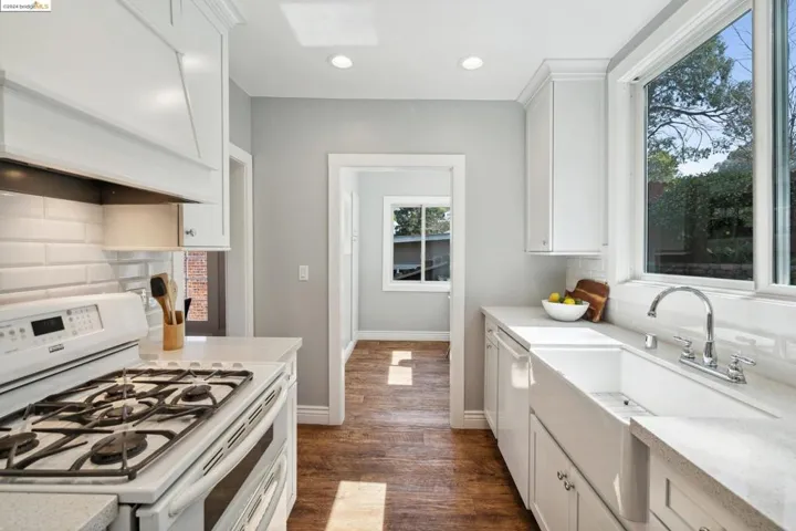 1510 Holman Rd, Oakland, California 94610