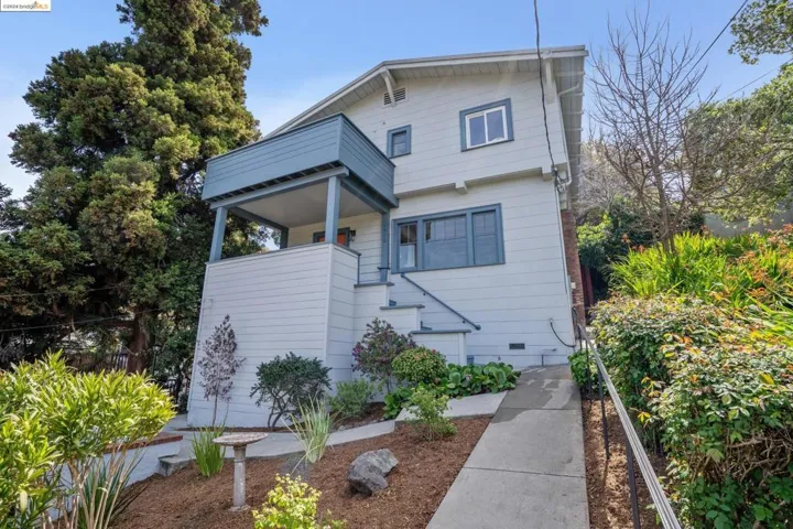 1510 Holman Rd, Oakland, California 94610